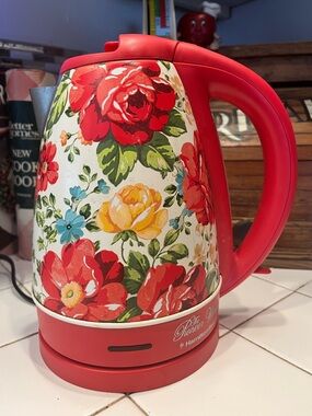 Pioneer Woman Floral Electric Kettle in Red tested and ready for a cozy kitchen